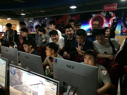 足球場上不 足球場上不