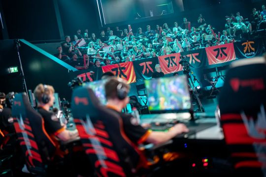 一支中游偏 一支中游偏